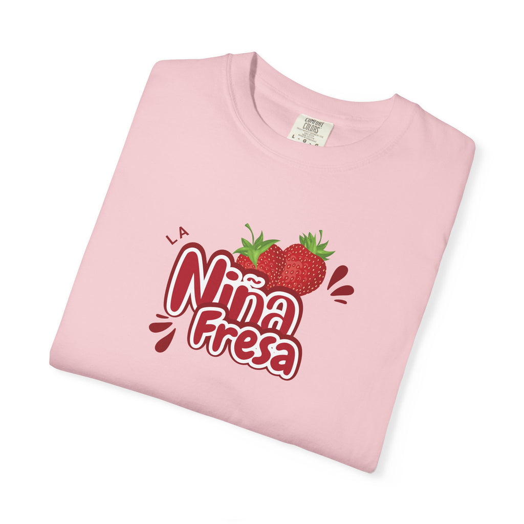 La Niña Fresa T-shirt — Playful Spanish Phrase Graphic Tee