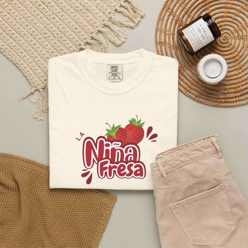 La Niña Fresa T-shirt — Playful Spanish Phrase Graphic Tee