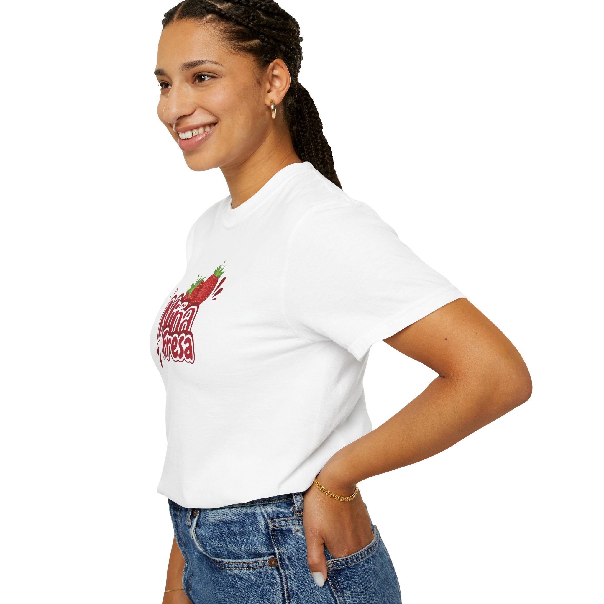 La Niña Fresa T-shirt — Playful Spanish Phrase Graphic Tee