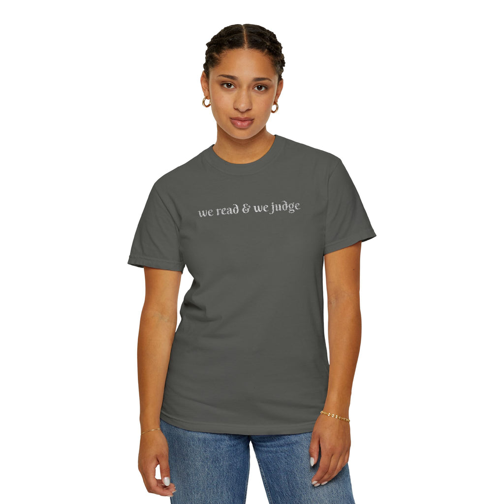 We read and we judge T-Shirt