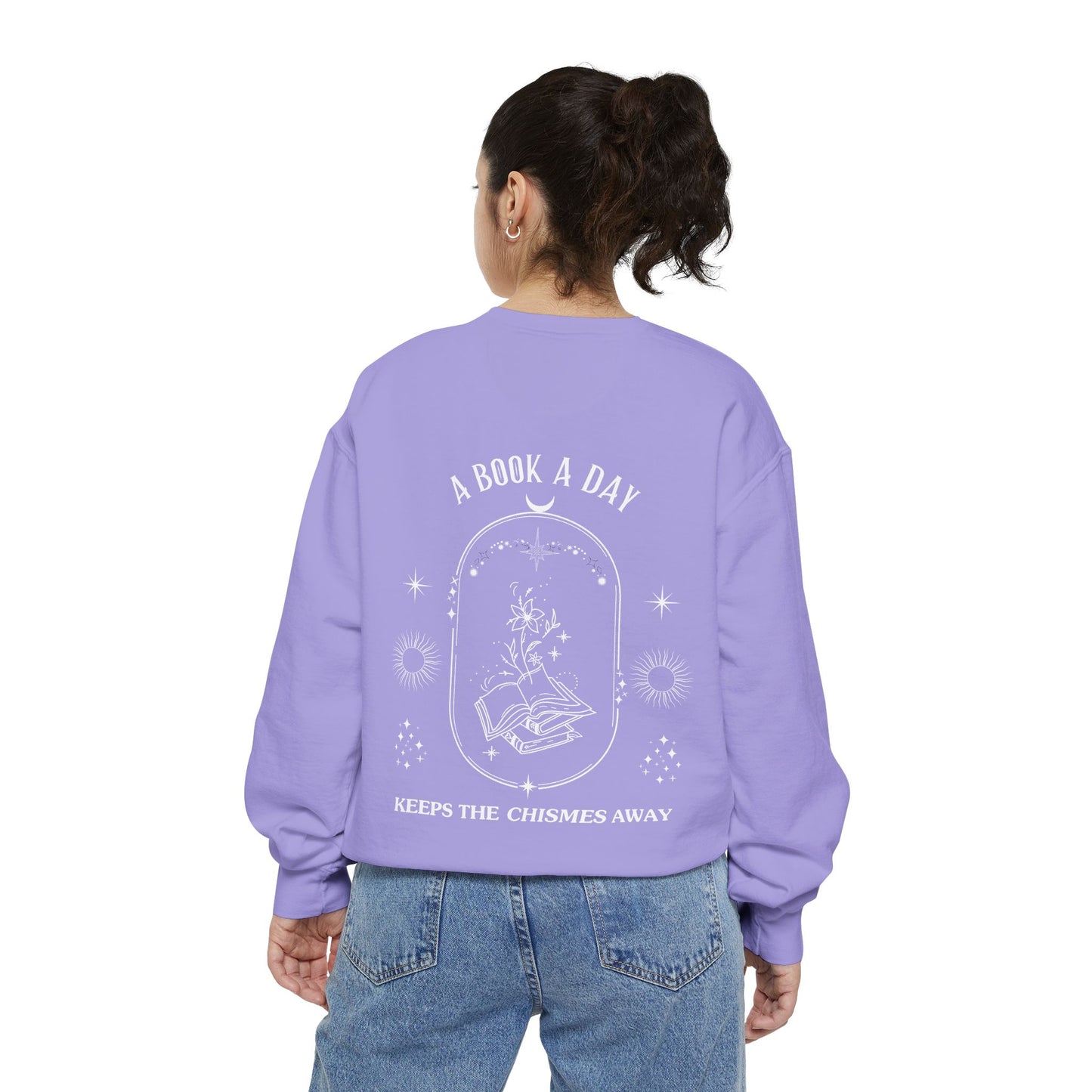 Book Lover Sweatshirt - 'A Book a Day Keeps the Chisme Away'