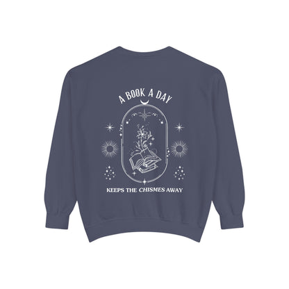 Book Lover Sweatshirt - 'A Book a Day Keeps the Chisme Away'