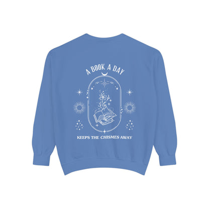 Book Lover Sweatshirt - 'A Book a Day Keeps the Chisme Away'