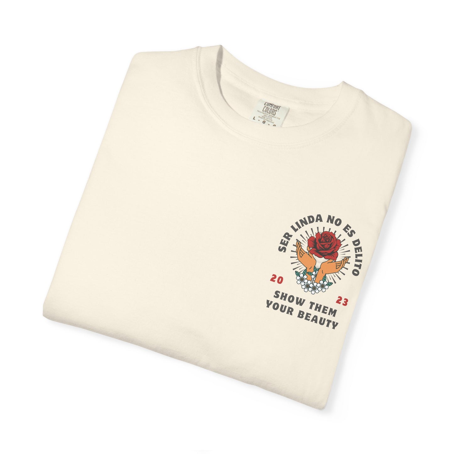 Unisex T-shirt - Ser Linda No Es Delito with Rose and Hands Design