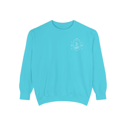 Book Lover Sweatshirt - 'A Book a Day Keeps the Chisme Away'
