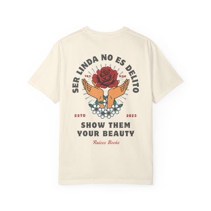 Unisex T-shirt - Ser Linda No Es Delito with Rose and Hands Design