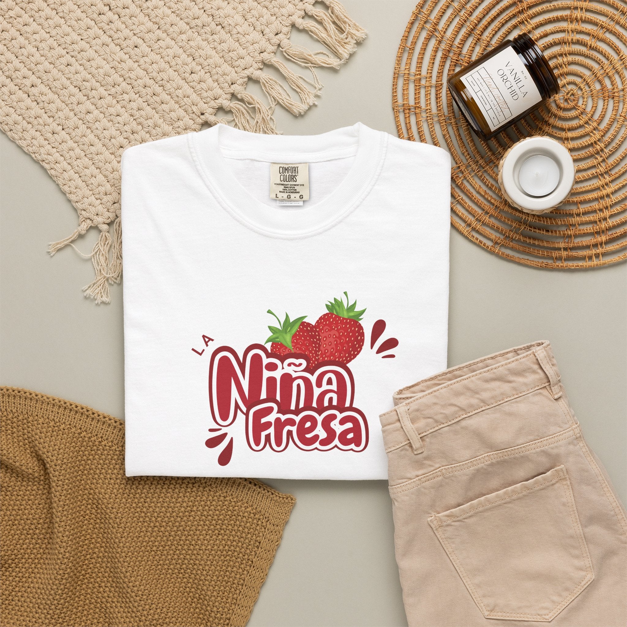 La Niña Fresa T-shirt — Playful Spanish Phrase Graphic Tee