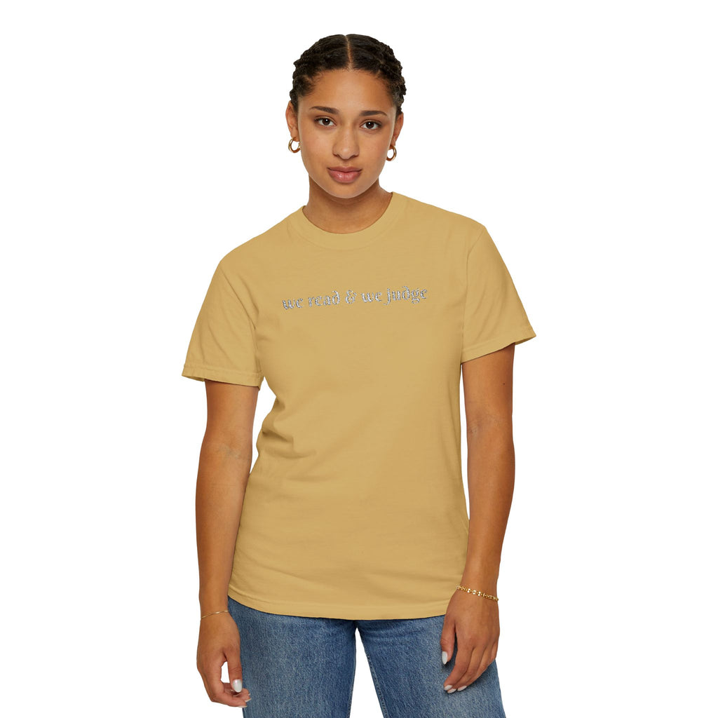 We read and we judge T-Shirt