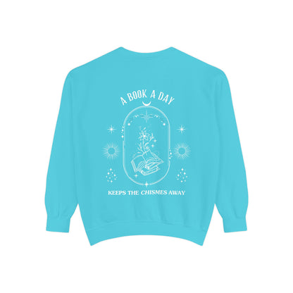 Book Lover Sweatshirt - 'A Book a Day Keeps the Chisme Away'